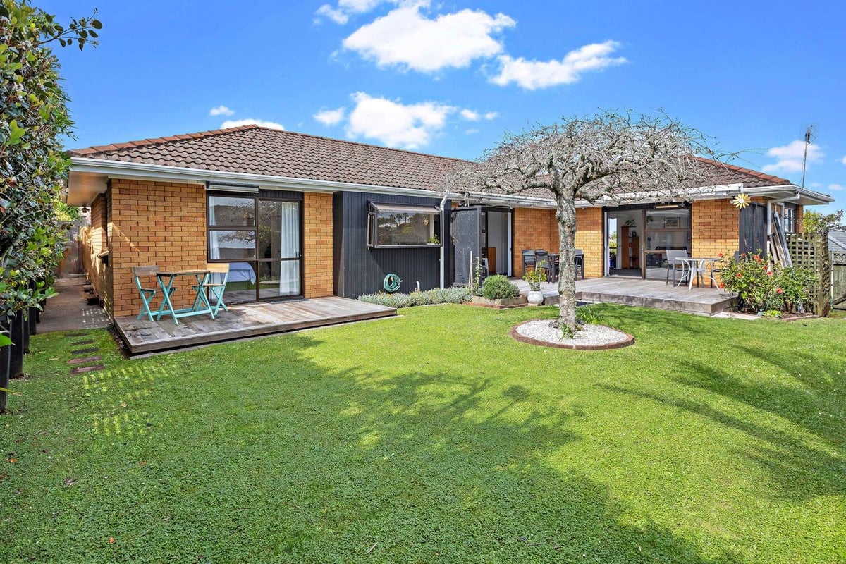1/10 Bass Street, West Harbour, Auckland - Carousel 1
