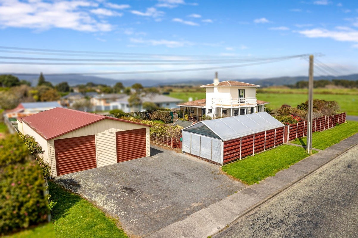 2A Kiharoa Street, Otaki Beach, Otaki - Carousel 1