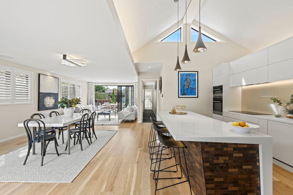 15 St Andrews Square, Strowan, Christchurch - Carousel 2
