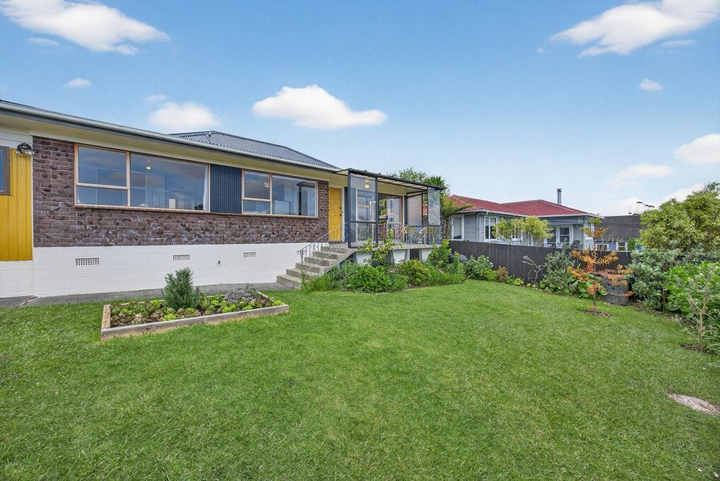 2/9 Evans Road, Glen Eden, Auckland - Carousel 1