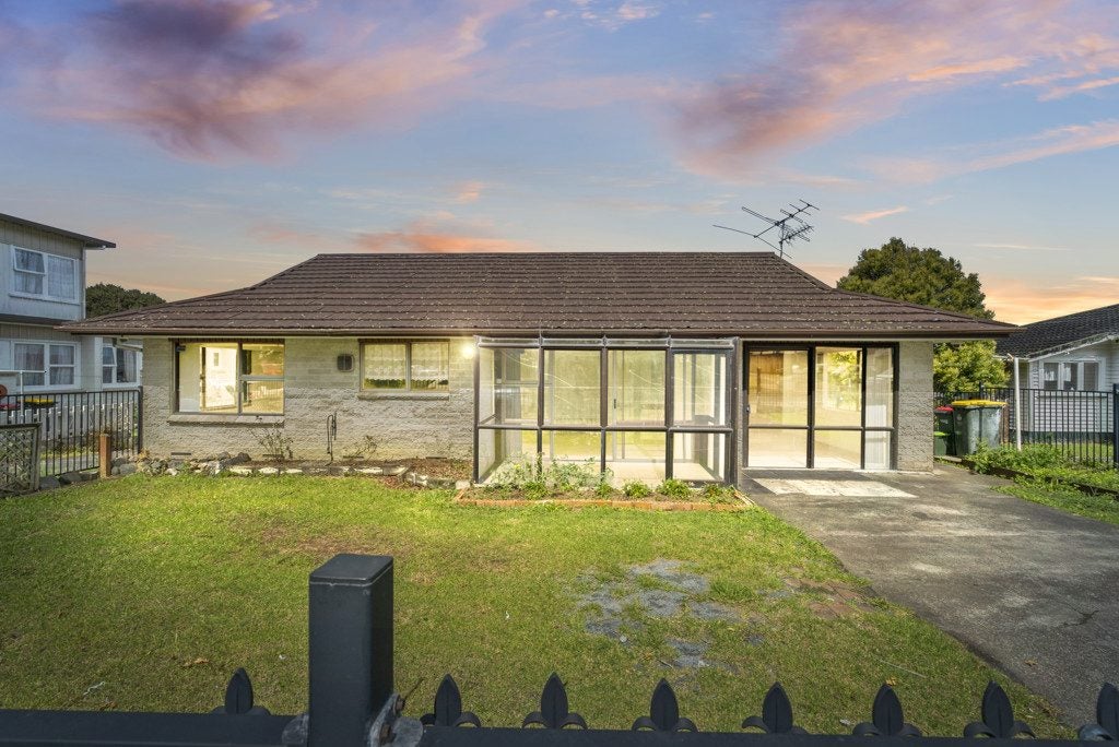 1/215 Shirley Road, Papatoetoe, Auckland - Carousel 1