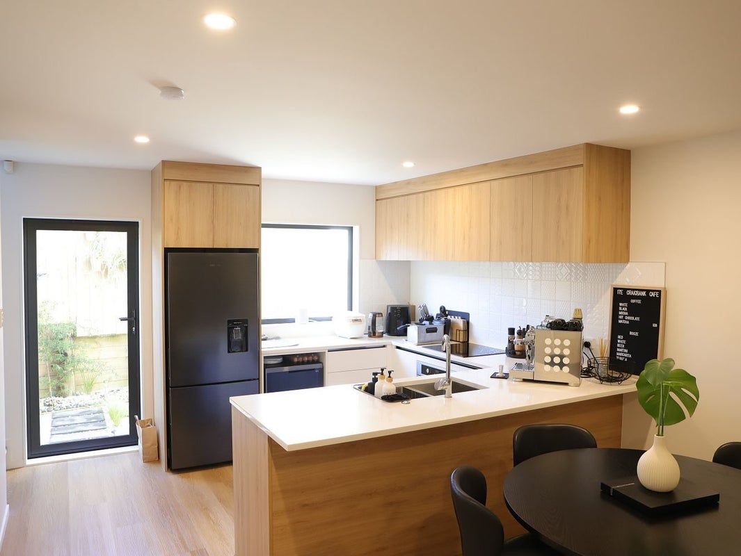 17E Craigbank Avenue, New Lynn, Auckland - Carousel 2