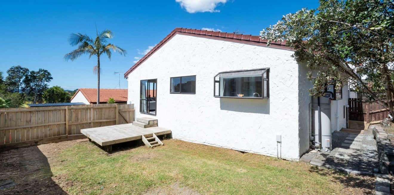 1/17 Sturm Avenue, Massey, Auckland - Carousel 13