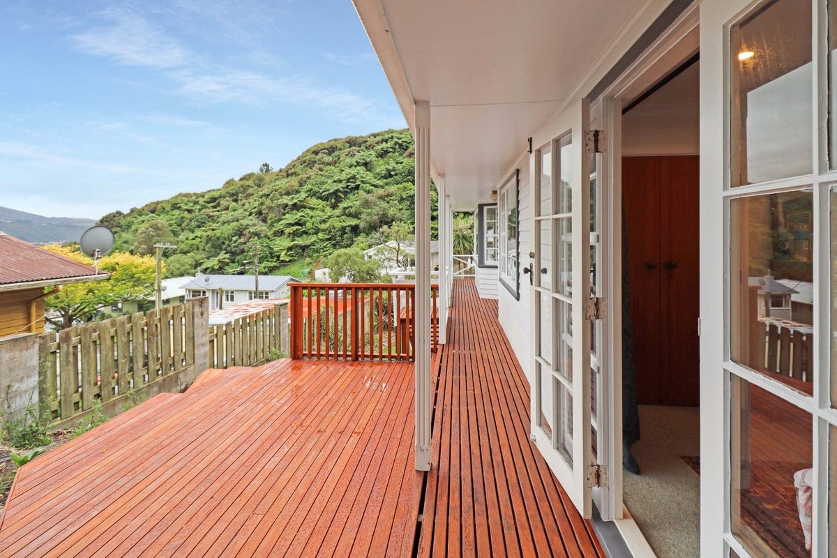 17 Holmes Grove, Naenae, Lower Hutt - Carousel 2