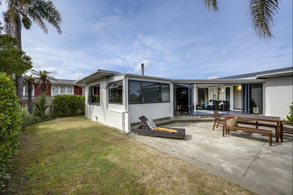 13 Howard Road, Taradale, Napier - Carousel 23