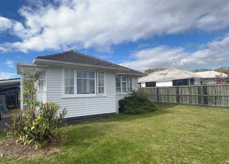 21 McIntyre Avenue, Fenton Park, Rotorua - Carousel 1