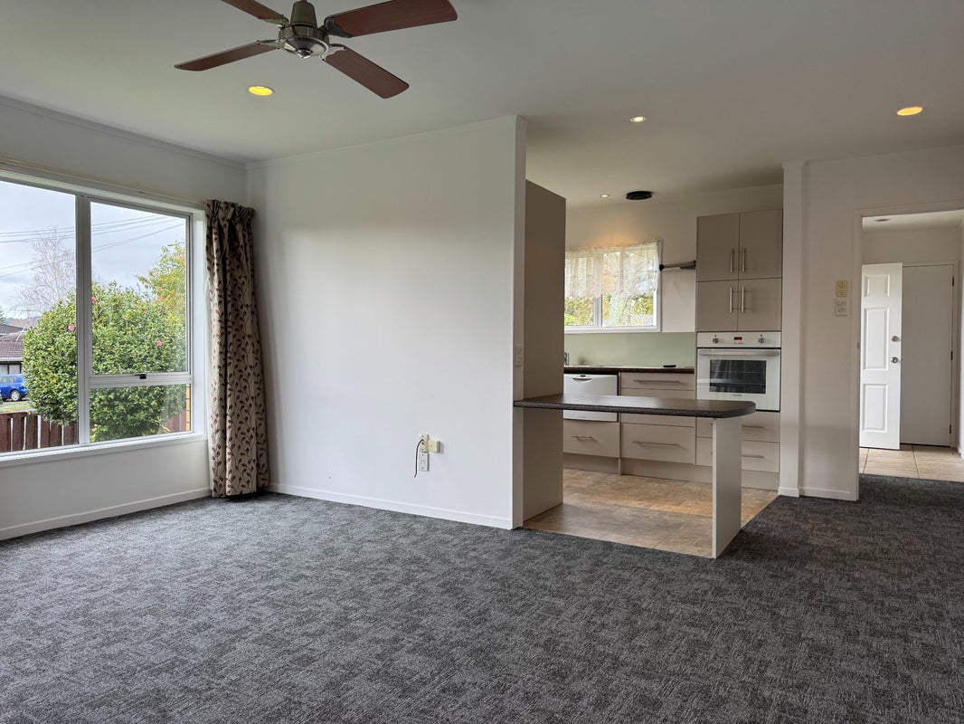 1/16 Burch Street, Mount Albert, Auckland - Carousel 2