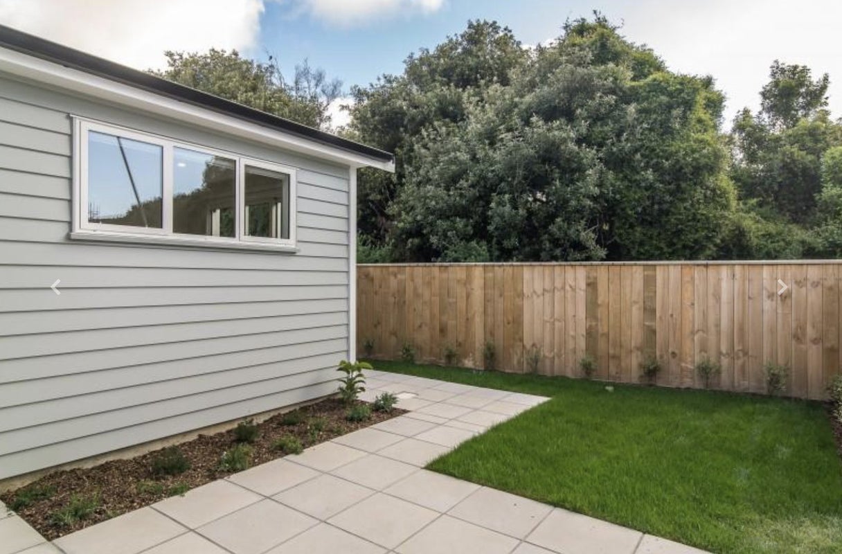 24 Glide Lane, Whitby, Porirua - Carousel 13