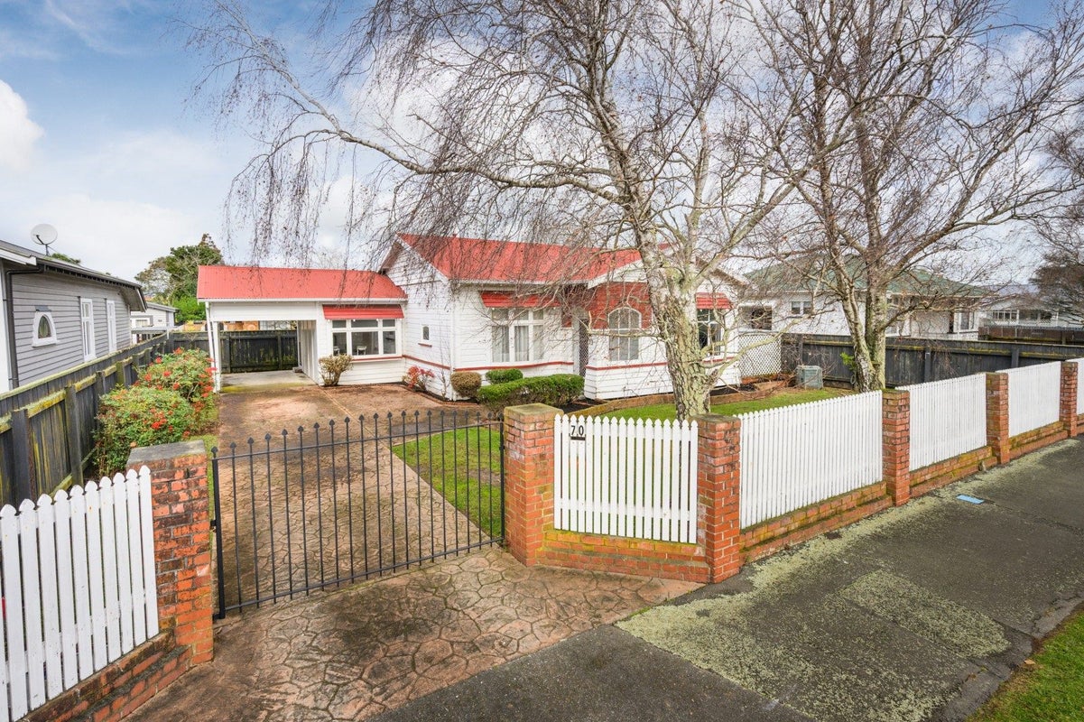 70 Chelwood Street, Takaro, Palmerston North, Manawatu / Whanganui - Carousel 2
