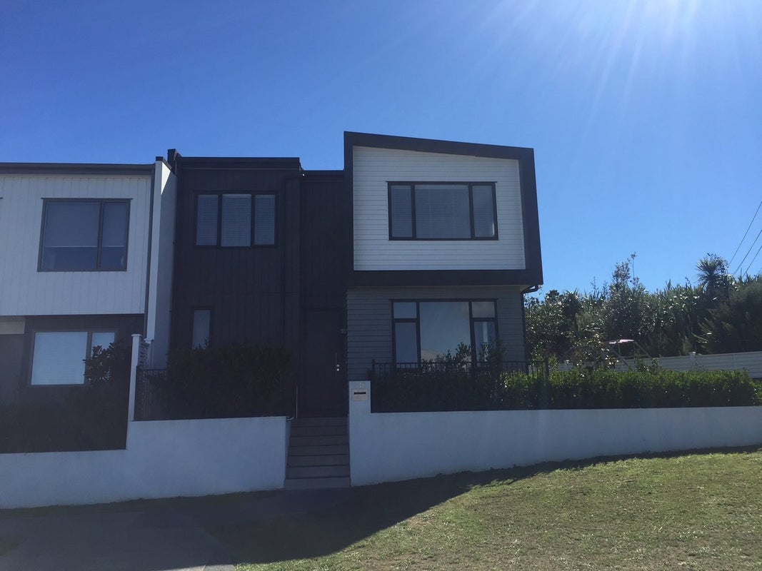 198 Seventh View Avenue, Beachlands, Auckland - Carousel 1