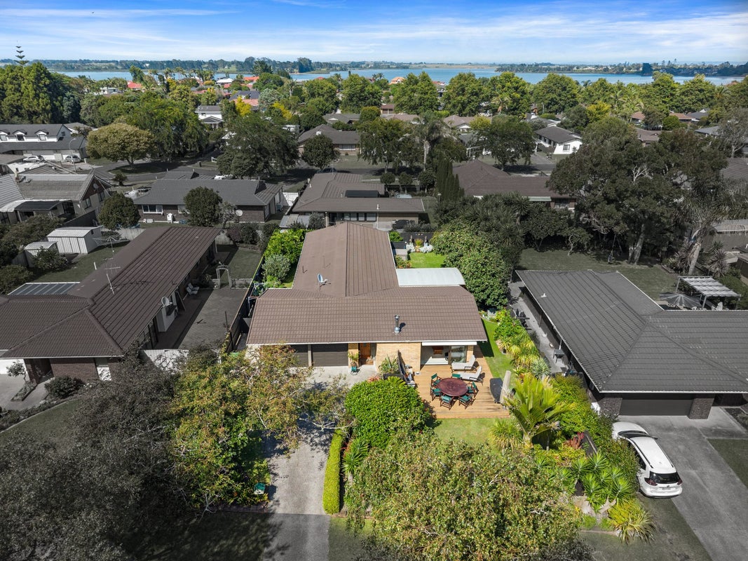 11 Donzella Place, Conifer Grove, Takanini - Carousel 30