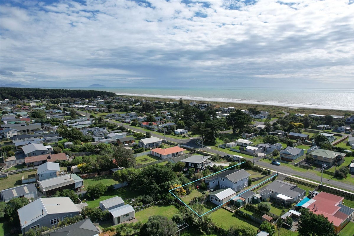74 Park Avenue, Waitarere Beach, Levin - Carousel 2