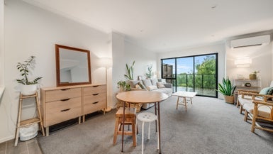 10/14 Ruakiwi Road, Hamilton Lake, Hamilton - Carousel 1