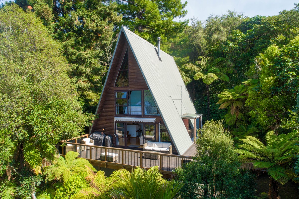 19 Te Toroa Drive, Lake Tarawera, Rotorua - Carousel 1