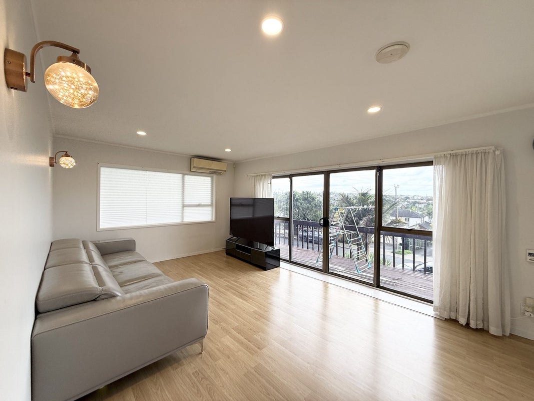 1/16 Quebec Road, Milford, Auckland - Carousel 2