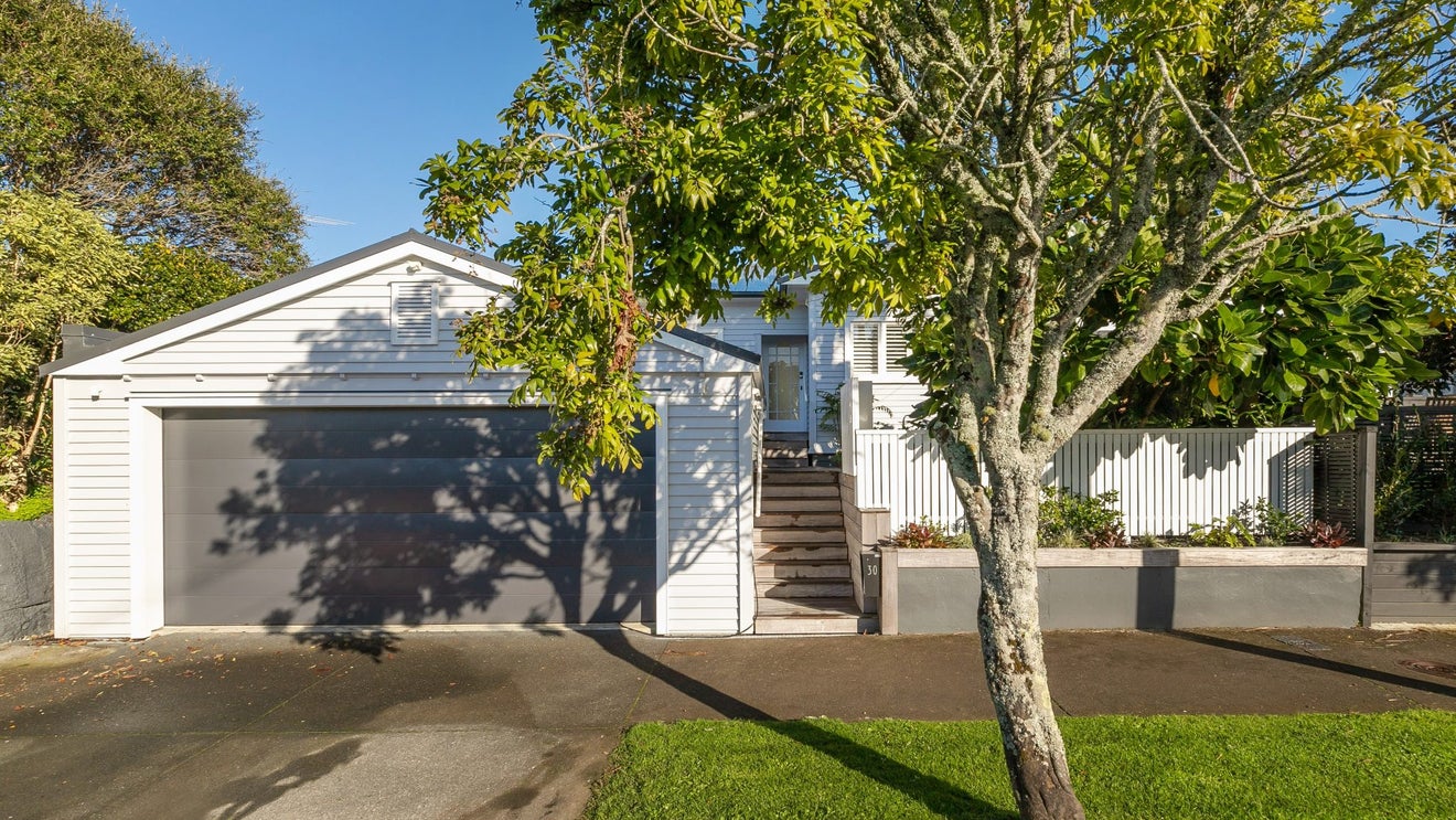 30 Premier Avenue, Point Chevalier, Auckland - Carousel 1