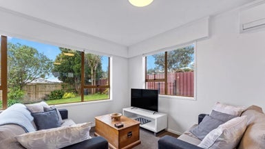 1/10 Statesman Street, Henderson, Auckland - Carousel 1