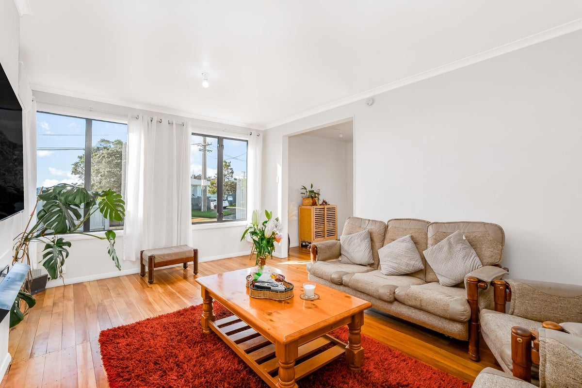 60 Leicester Street, Cannons Creek, Porirua - Carousel 1