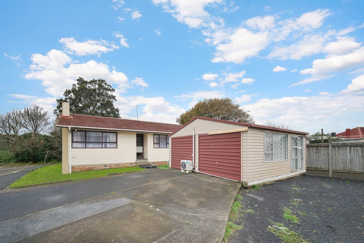 15 Antrim Crescent, Otara, Auckland - Carousel 1