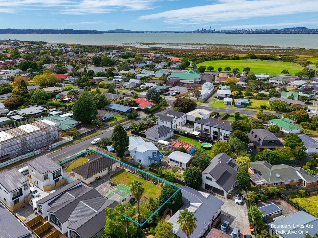 12 Montmere Avenue, Te Atatu Peninsula, Auckland - Carousel 17