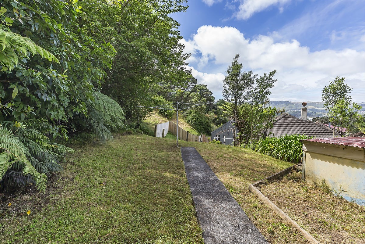 16 Greer Crescent, Tawa, Wellington - Carousel 21