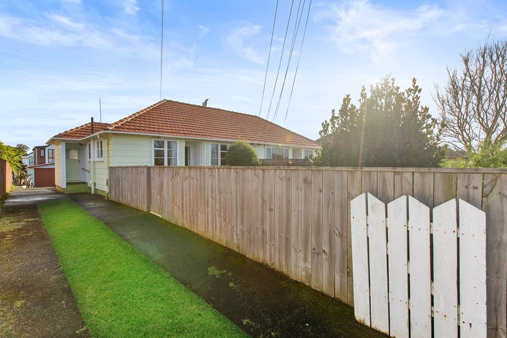 24 Todd Place, Otahuhu, Auckland - Carousel 1