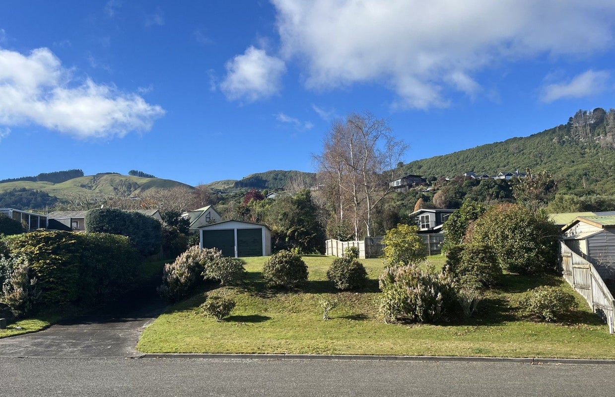 3 Angela Place, Kinloch, Taupo - Carousel 1