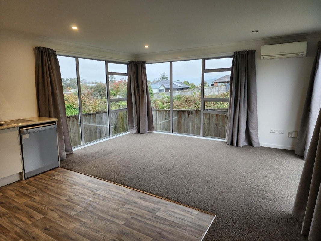 90 Sunstone Crescent, Timberlea, Upper Hutt - Carousel 2
