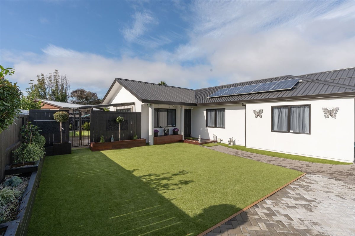 14 Aldershot Place, Nawton, Hamilton - Carousel 2