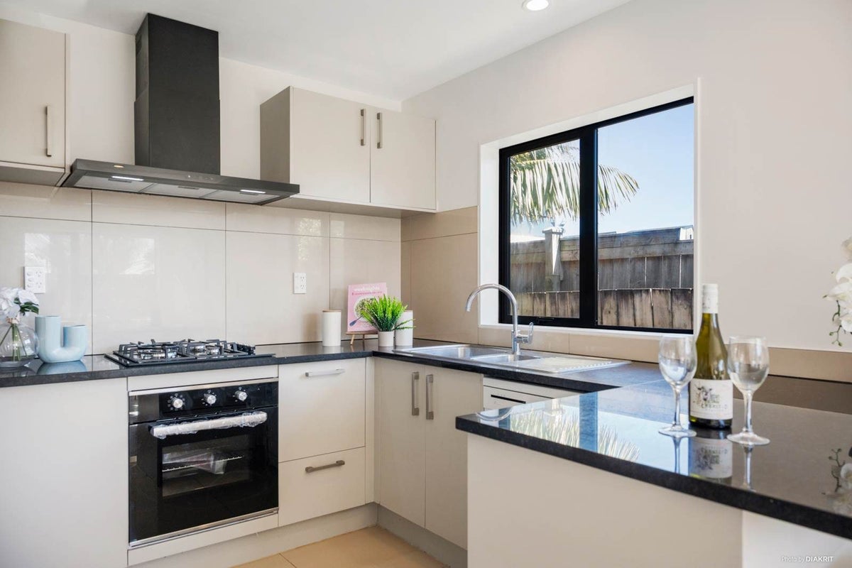 27 Albert Street, Otahuhu, Auckland - Carousel 2