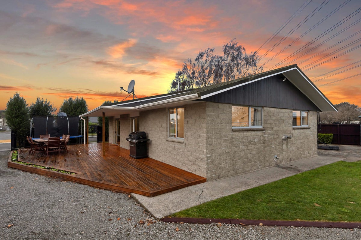 31 Vanguard Drive, Broomfield, Christchurch - Carousel 1