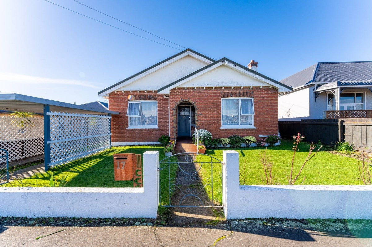 17 Royal Crescent, Saint Kilda, Dunedin - Carousel 1