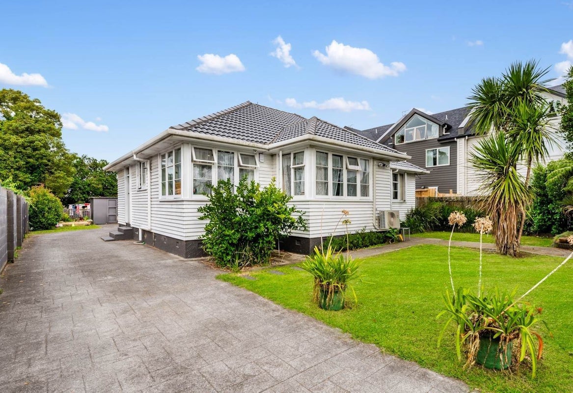 34 Kawiti Avenue, Point England, Auckland - Carousel 1