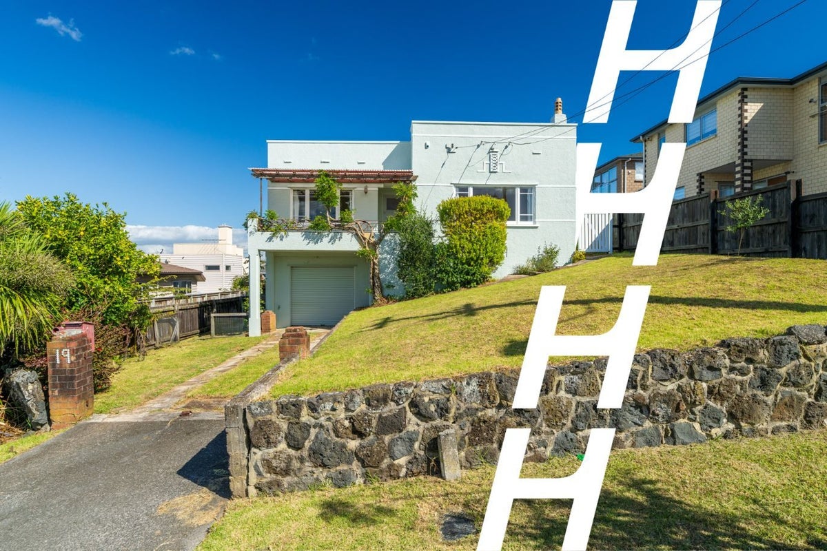 19 Hendry Avenue, Hillsborough, Auckland - Carousel 1