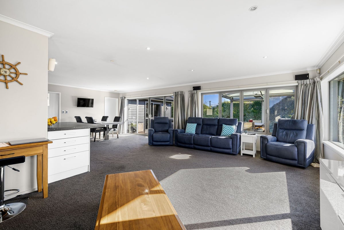 320 Pages Road, Wainoni, Christchurch - Carousel 2
