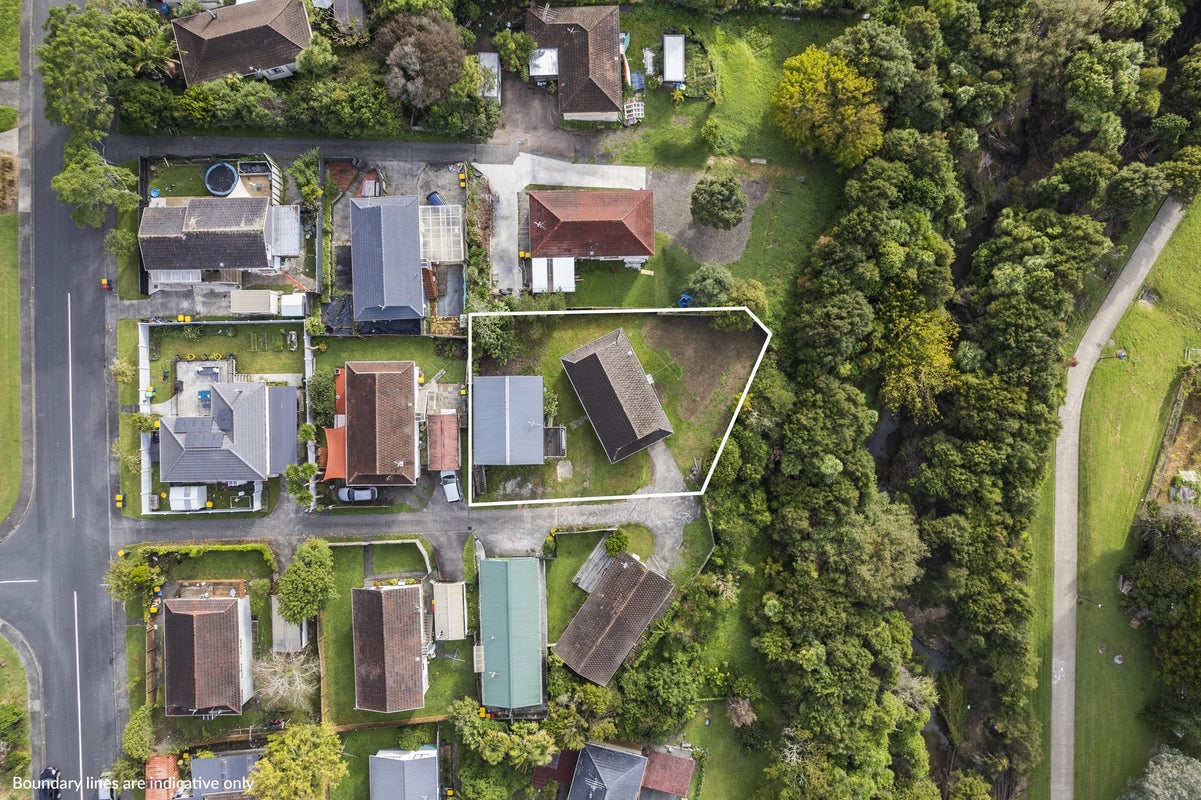18 Chislehurst Street, Henderson, Auckland - Carousel 1