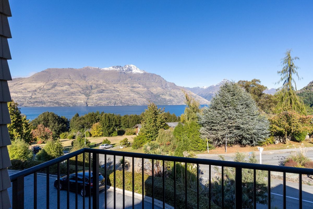 10/8 McKerrow Place, Sunshine Bay, Queenstown - Carousel 1