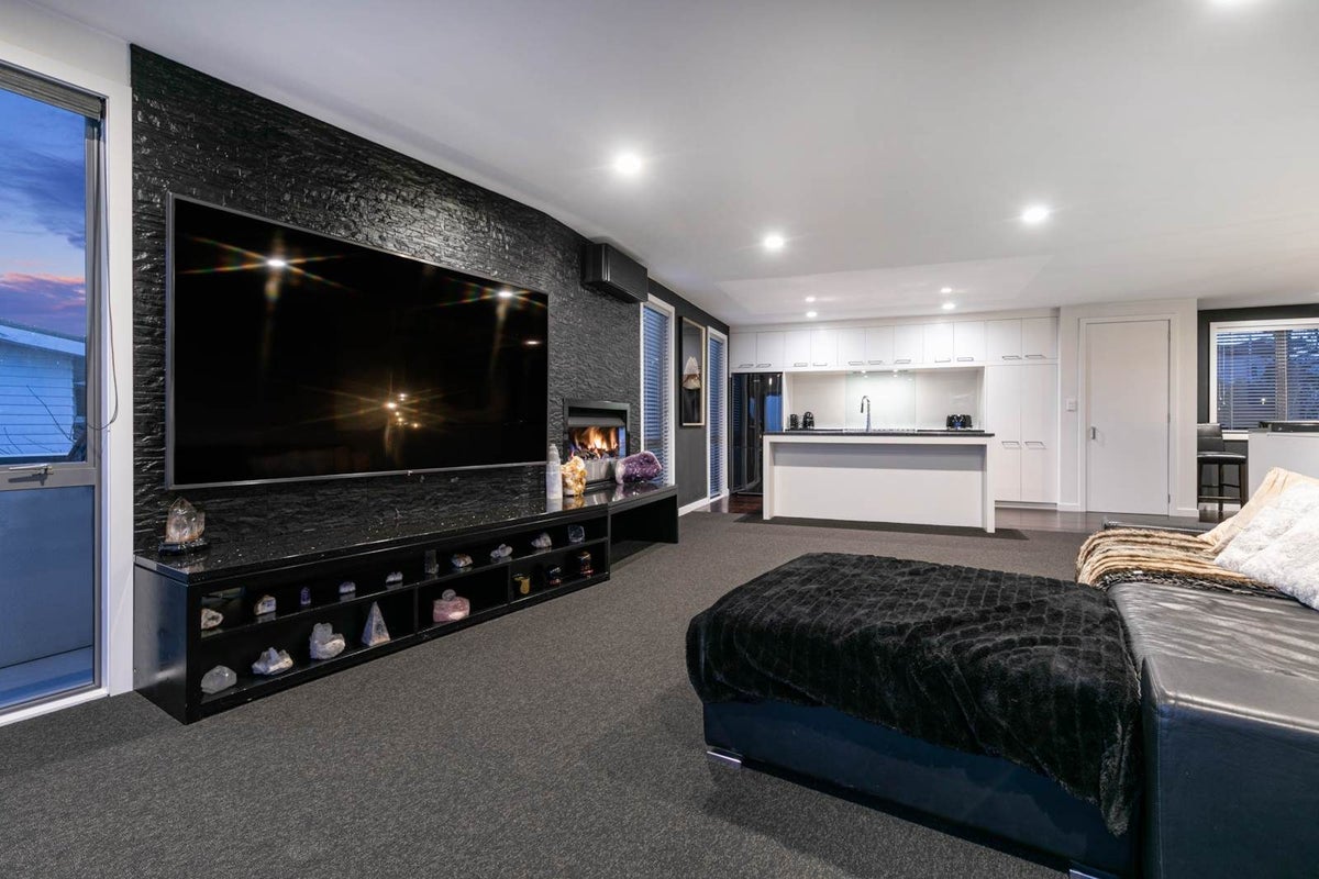 100B Lake Road, Northcote, Auckland - Carousel 2