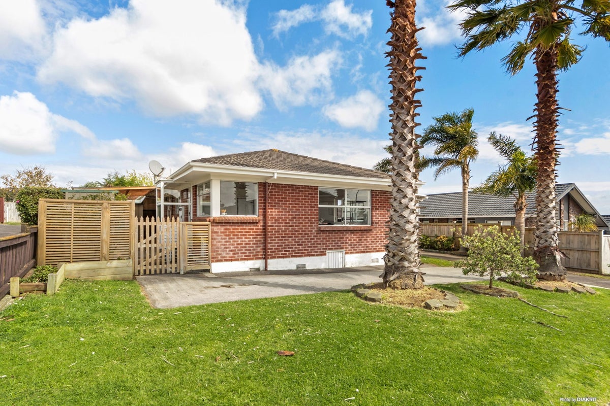 1/9 Benygloe Place, Highland Park, Auckland - Carousel 16