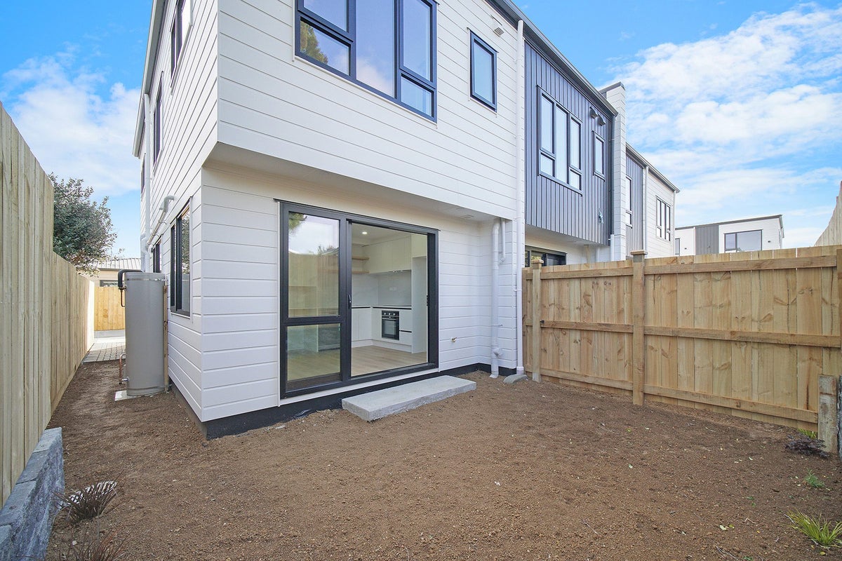 32 Camp Road, Mount Wellington, Auckland - Carousel 11