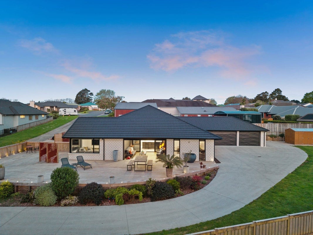 11 Meadowbrook Place, Buckland, Pukekohe - Carousel 1
