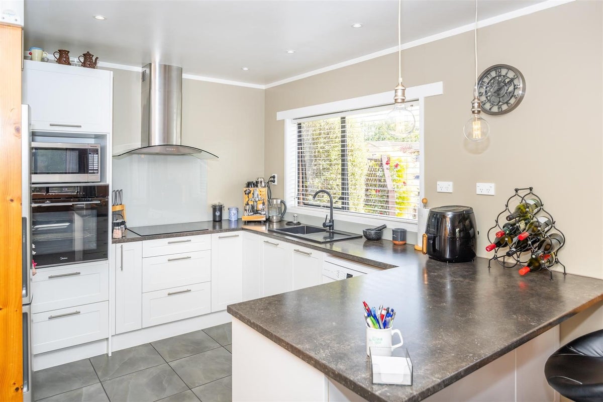 13 Cromwell Drive, Fitzroy, Hamilton - Carousel 1