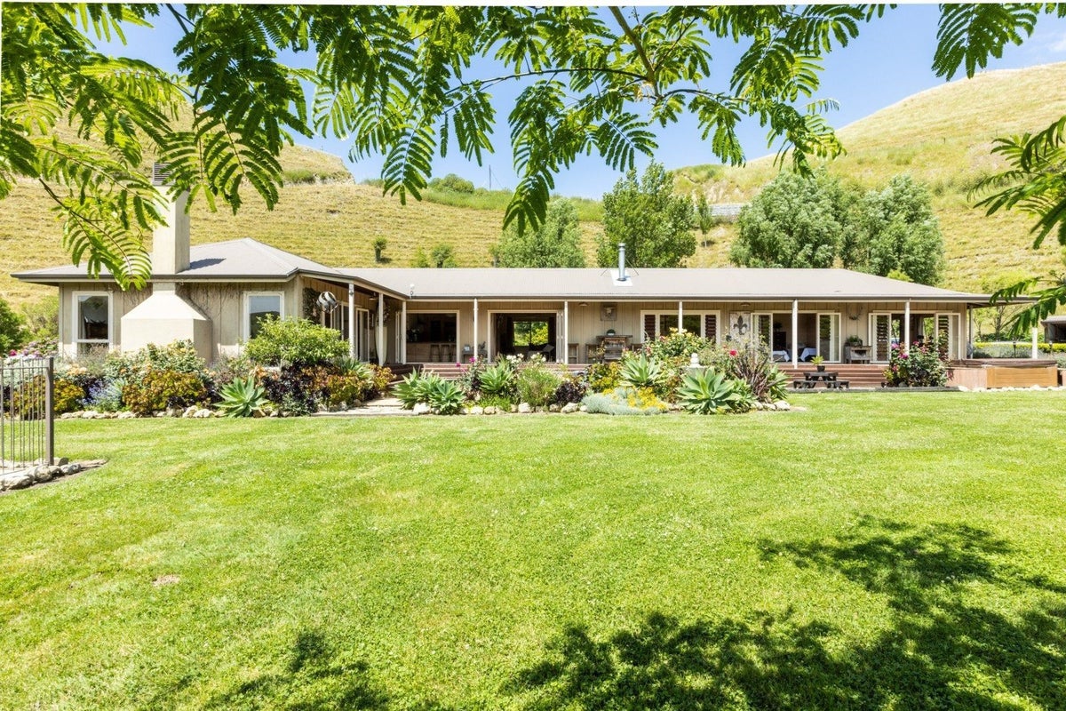 11 Mangakuri Road, Havelock North - Carousel 2