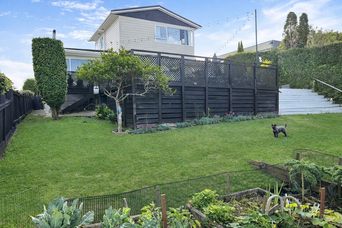 33 Agincourt Street, Glenfield, Auckland - Carousel 2