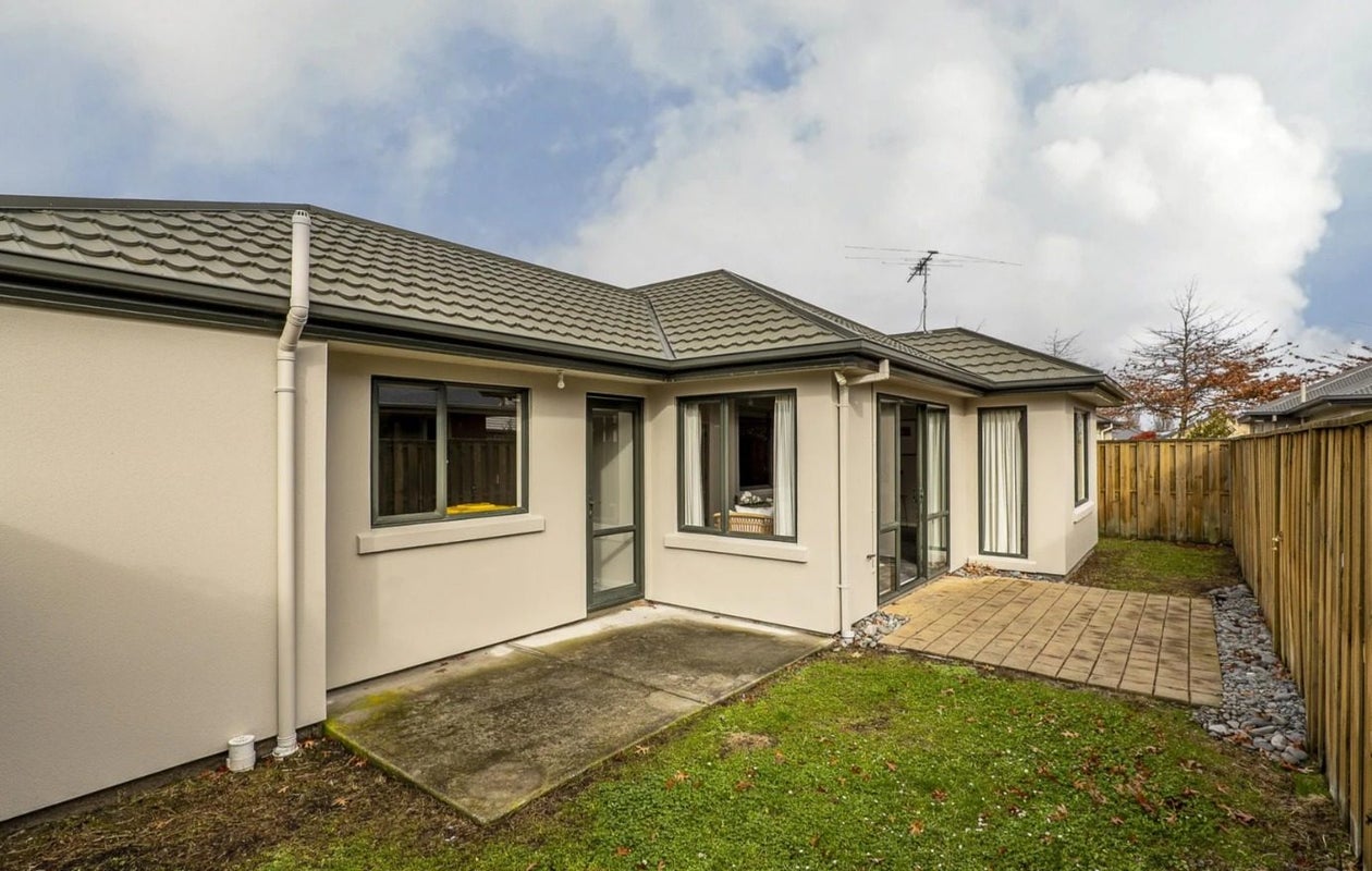 19 Beechwood Drive, Northwood, Christchurch - Carousel 8
