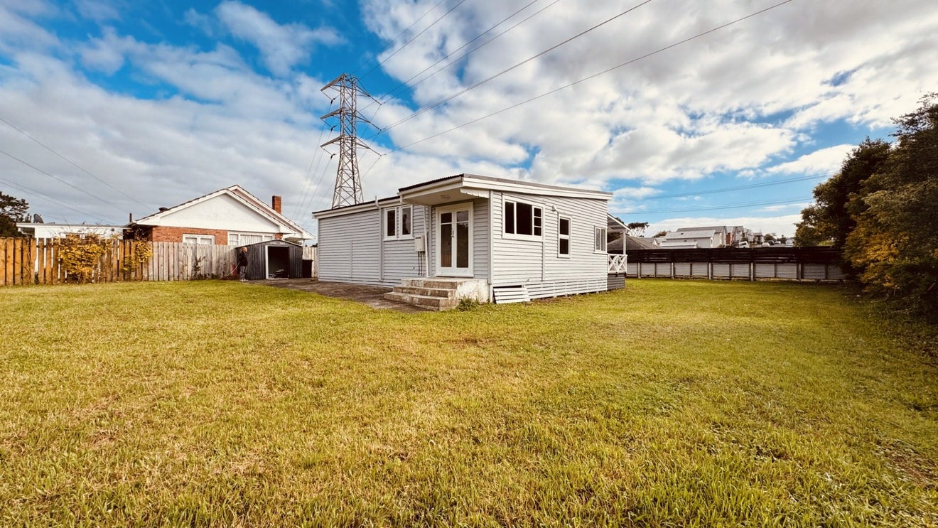 31 Margate Road, Blockhouse Bay, Auckland - Carousel 1