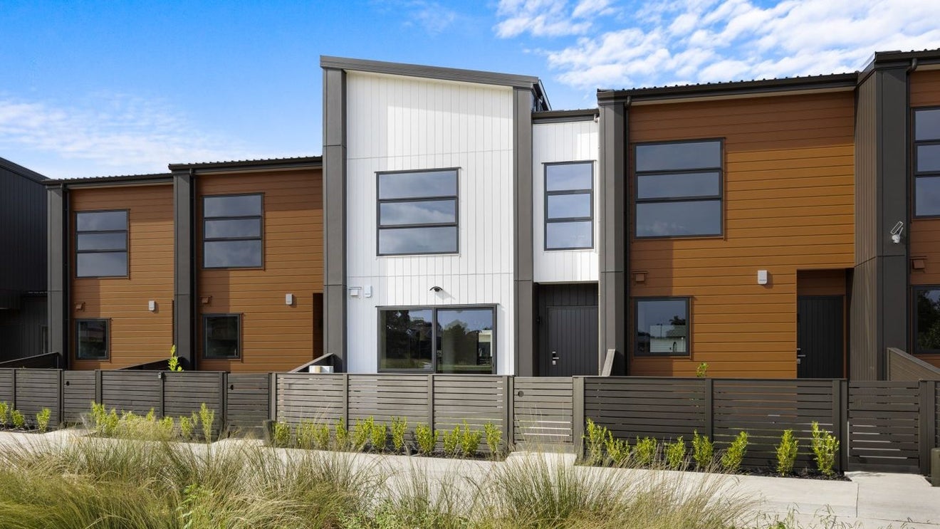 121 Otuwairoa Esplanade, Opaheke, Papakura - Carousel 1