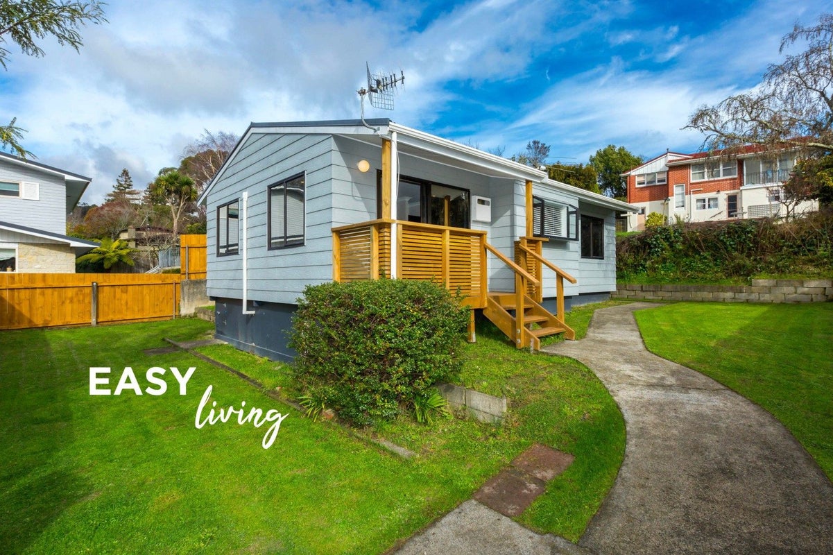 2/12 Gloucester Street, Silverstream, Upper Hutt - Carousel 1