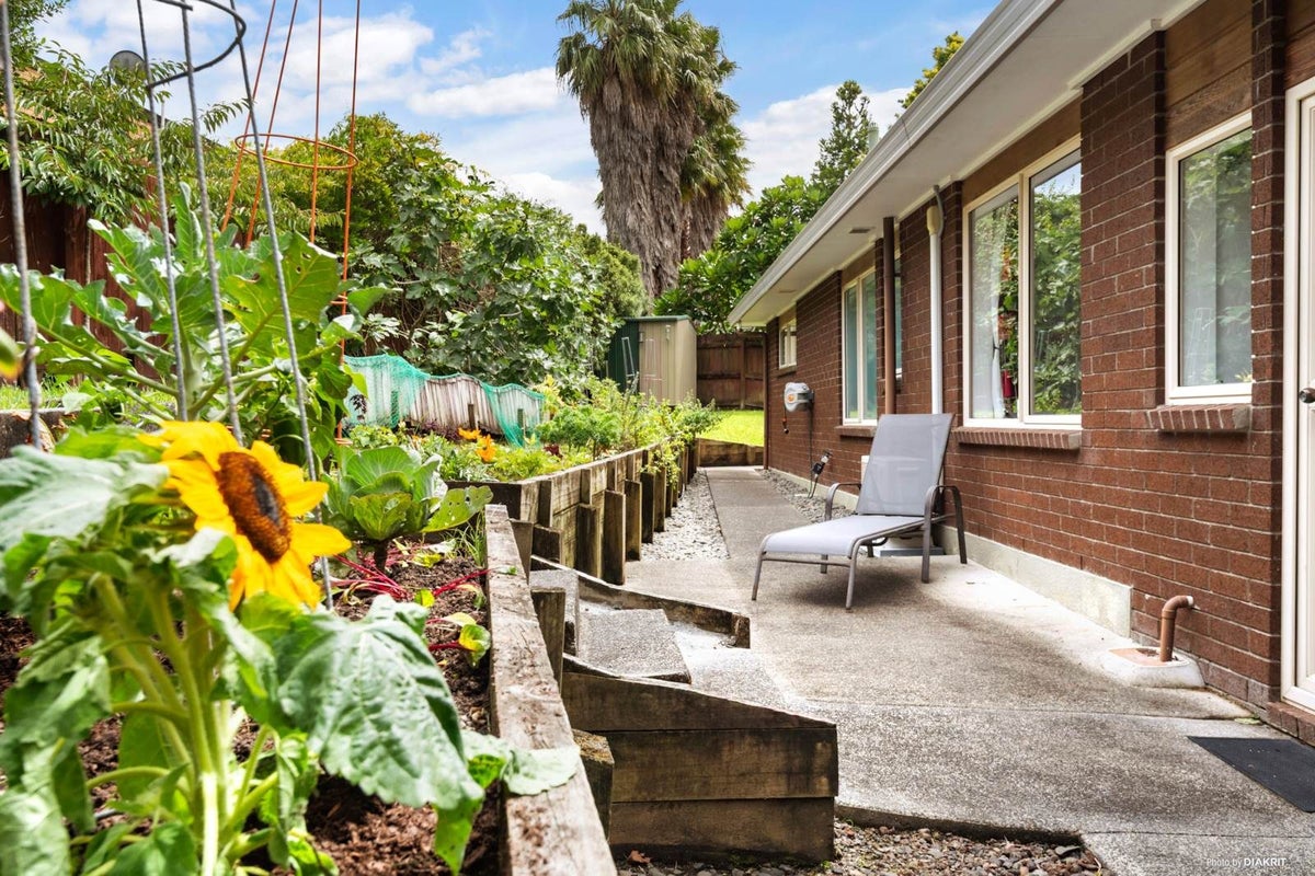 37 Milan Drive, Glen Eden, Auckland - Carousel 2