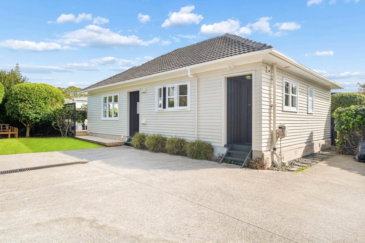24 Tasman Avenue, Mount Albert, Auckland - Carousel 1
